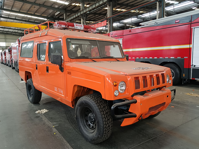 小型皮卡器材消防車(chē)_2噸四驅越野消防灑水車(chē)_吉林寧夏_森林消防越野巡邏車(chē)北汽雙排5座供水車(chē)
