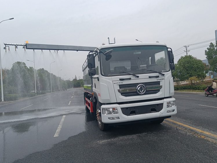 東風(fēng)D9防凍液噴淋鐵路抑塵車(chē)-10-15方灰塵固化封層_呂梁煤炭抑塵劑噴灑車(chē)-降塵灑水車(chē)_裝卸煤炭防塵車(chē)