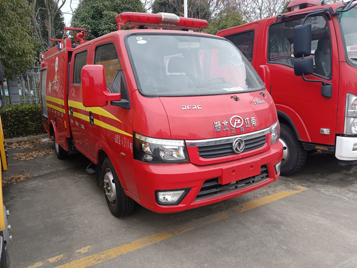 5噸消防灑水車(chē)_物業(yè)工廠(chǎng)小區消防車(chē)_1.5-3.5噸水罐消防車(chē)現車(chē)價(jià)格