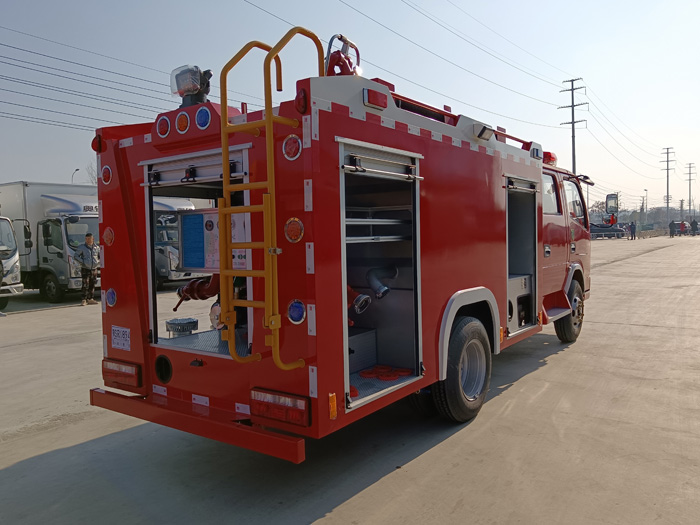 5噸消防灑水車(chē)價(jià)格_糧庫重點(diǎn)防火單位消防車(chē)_1.5-3.5噸水罐消防車(chē)現車(chē)價(jià)格