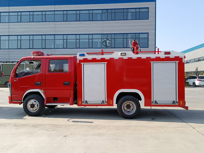 5噸消防灑水車(chē)價(jià)格_物業(yè)工廠(chǎng)小區消防車(chē)_2.5-5噸泡沫消防車(chē)現車(chē)報價(jià)