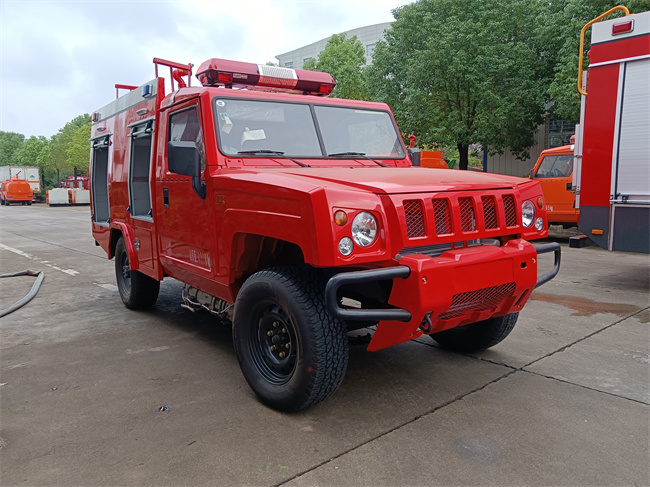 森林巡邏消防車(chē)_越野消防灑水車(chē)_內蒙古遼寧_山區林場(chǎng)草原消防救火車(chē)_越野四驅運兵突擊消防車(chē)