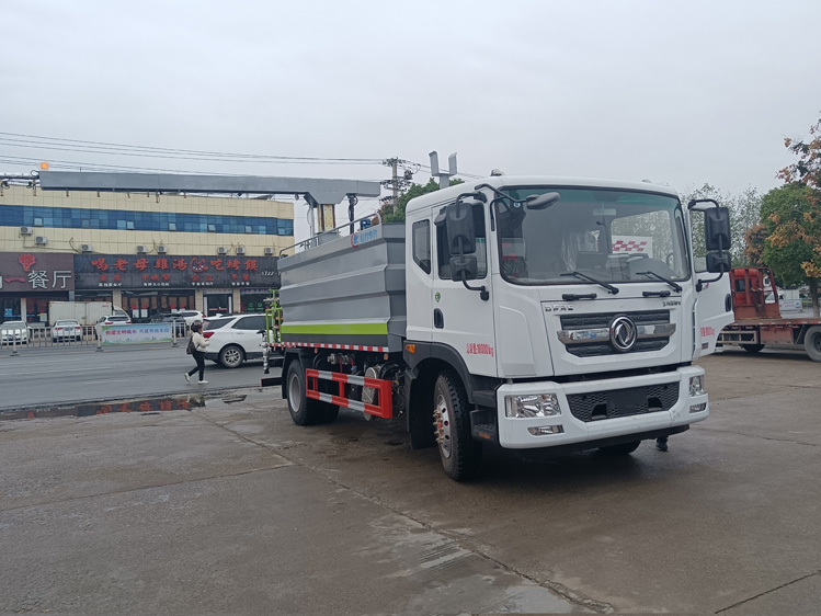 東風(fēng)D9自動(dòng)噴淋鐵路抑塵車(chē)-12噸自動(dòng)感應噴灑_大同煤場(chǎng)抑塵灑水車(chē)_運煤抑塵劑固化劑噴灑