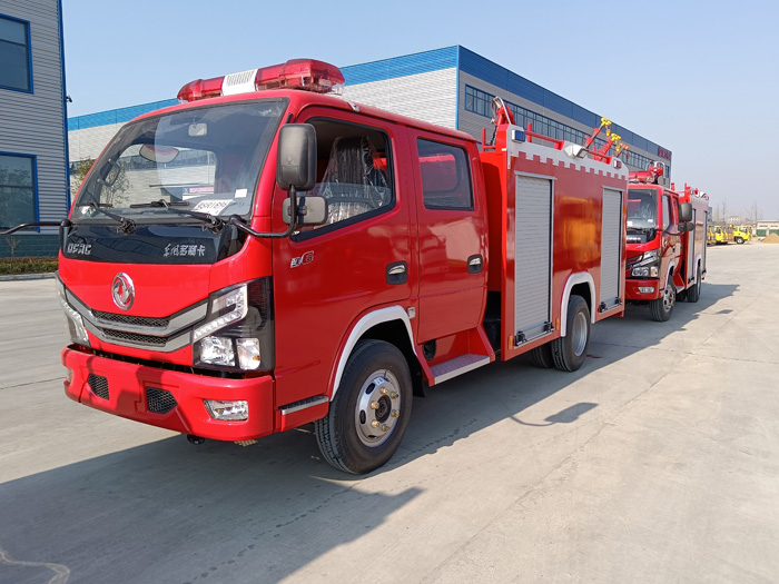 5噸消防灑水車(chē)廠(chǎng)家_油庫貨場(chǎng)港口碼頭消防車(chē)_2.5-5噸泡沫消防車(chē)現車(chē)報價(jià)
