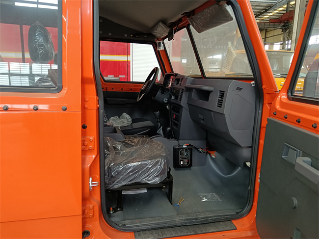 小型皮卡器材消防車(chē)_2噸四驅越野消防灑水車(chē)_貴州云南_四驅2噸消防車(chē)_四驅越野消防車(chē)
