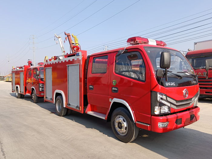 5噸消防灑水車(chē)多少錢(qián)_物業(yè)工廠(chǎng)小區消防車(chē)_1.5-3.5噸水罐消防車(chē)現車(chē)價(jià)格