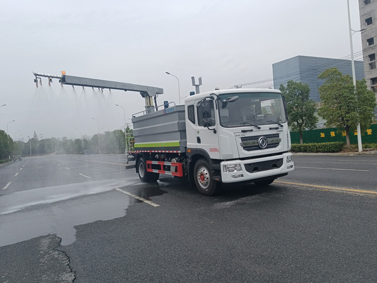 東風(fēng)D9免稅的鐵路抑塵車(chē)--12噸降塵灑水車(chē)_大同煤場(chǎng)抑塵灑水車(chē)_運煤抑塵劑固化劑噴灑