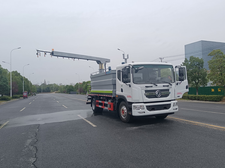 東風(fēng)D9免稅的鐵路抑塵車(chē)--12噸降塵灑水車(chē)_大同煤場(chǎng)抑塵灑水車(chē)_運煤抑塵劑固化劑噴灑