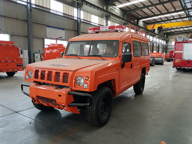 森林巡邏消防車(chē)_越野消防灑水車(chē)_江西山東_小型雙排座北汽四驅5人座消防供水車(chē)