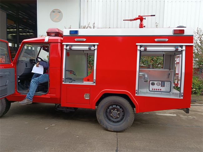 小型皮卡器材消防車(chē)_2噸四驅越野消防灑水車(chē)_吉林寧夏_森林消防越野巡邏車(chē)北汽雙排5座供水車(chē)