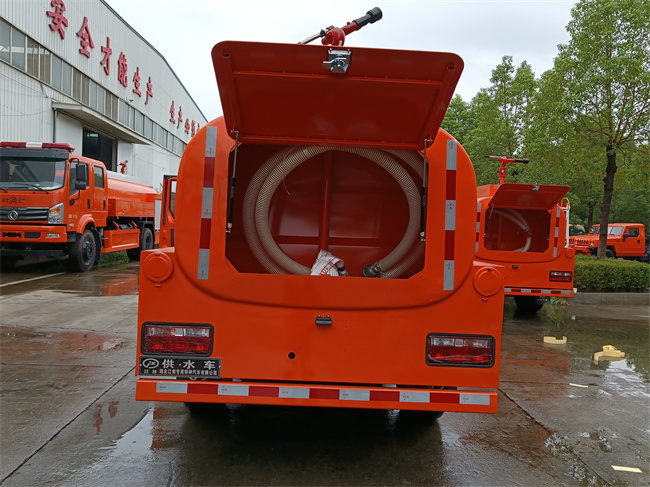 小型皮卡器材消防車(chē)_2噸四驅越野消防灑水車(chē)_河北山西_北汽四驅越野消防裝備車(chē)北汽勇士四驅森林防火指揮車(chē)