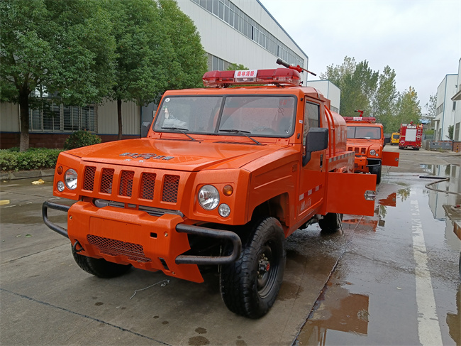 森林巡邏消防車(chē)_越野消防灑水車(chē)_內蒙古遼寧_山區林場(chǎng)草原消防救火車(chē)_北汽勇士四驅森林防火指揮車(chē)
