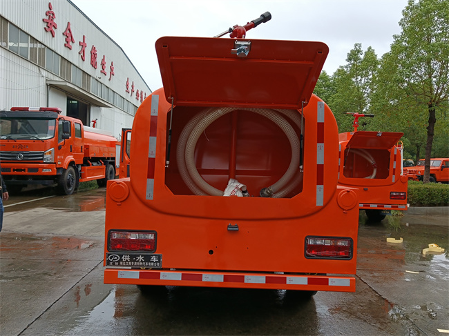 森林防火指揮車(chē)_2噸四驅消防灑水車(chē)_安徽福建_應急運水車(chē)_四驅越野消防車(chē)