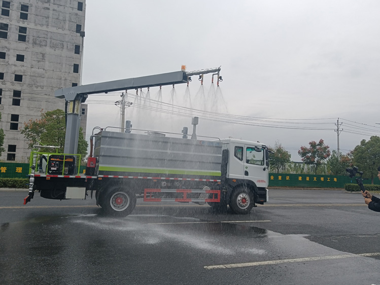 東風(fēng)D9免稅的鐵路抑塵車(chē)--12噸降塵灑水車(chē)_長(cháng)治12立方抑塵車(chē)-抑塵噴霧車(chē)鉤擋停噴功能火車(chē)封層車(chē)