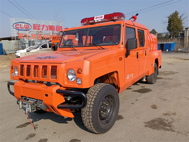 森林巡邏消防車(chē)_越野消防灑水車(chē)_內蒙古遼寧_山區林場(chǎng)草原消防救火車(chē)_北汽勇士四驅森林防火指揮車(chē)