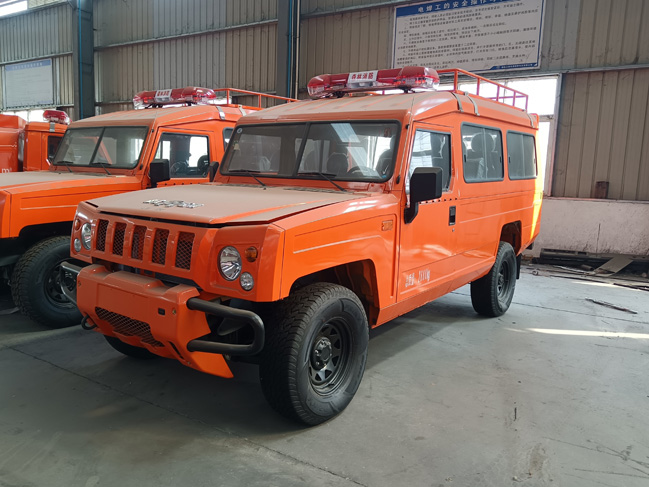 森林巡邏消防車(chē)_越野消防灑水車(chē)_陜西_四驅森林消防車(chē)_越野四驅運兵突擊消防車(chē)
