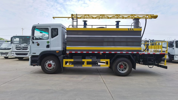 東風(fēng)D9噴霧封層鐵路抑塵車(chē)-15方煤廠(chǎng)抑塵運輸車(chē)_榆林12方抑塵灑水車(chē)_霧化感應噴淋車(chē)_煤炭降塵車(chē)