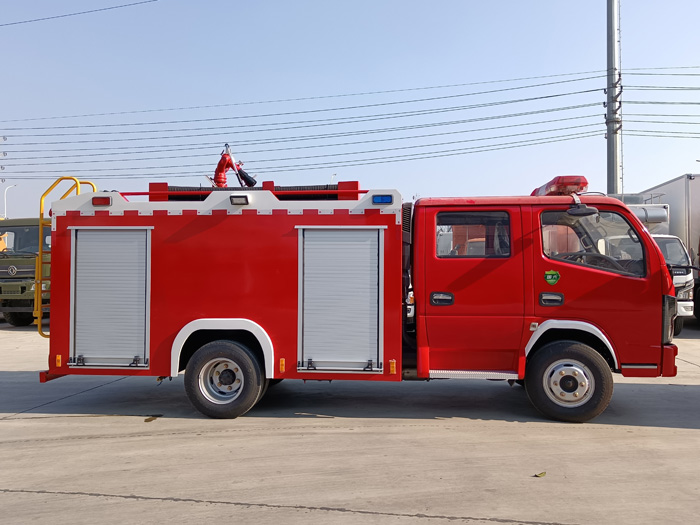 5噸消防灑水車(chē)_物業(yè)工廠(chǎng)小區消防車(chē)_1.5-3.5噸水罐消防車(chē)現車(chē)價(jià)格