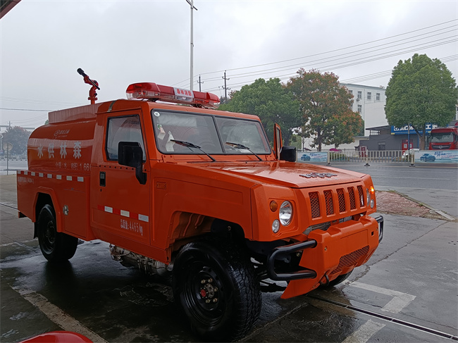 森林巡邏消防車(chē)_越野消防灑水車(chē)_陜西_四驅森林消防車(chē)_越野四驅運兵突擊消防車(chē)