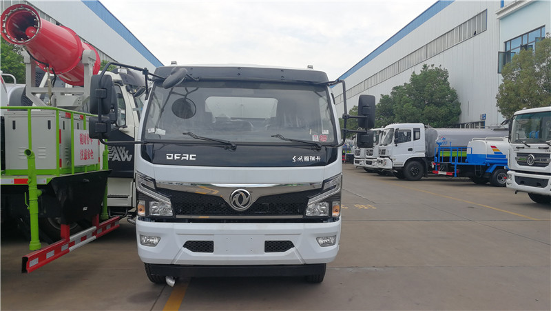東風(fēng)多利卡國六8昂灑水車(chē) (1).jpg