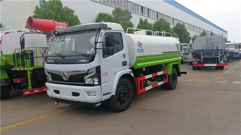 東風(fēng)多利卡國六8昂灑水車(chē) (2).jpg