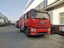 J6雙排8噸泡沫消防車(chē)上戶(hù)無(wú)憂(yōu)-現車(chē)